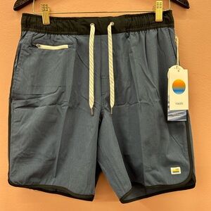 Vuori Shorts